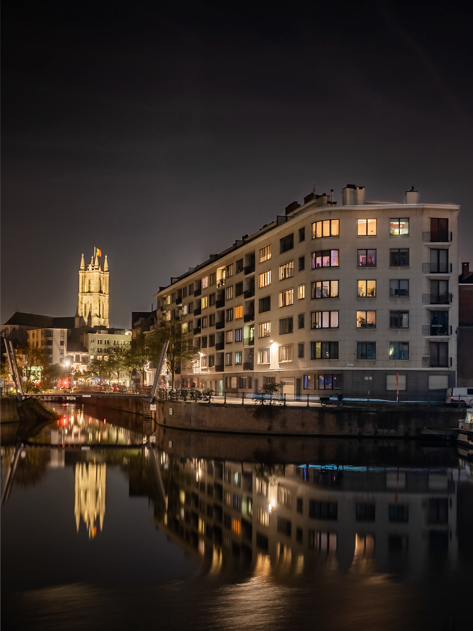 Residence at Portus Ganda at night, Ghent 2022