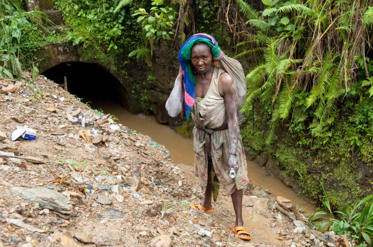 Emanuella, 40, leaves Makala mine after six exhuasting hours inside. "Here it is terrible. We crawled for three hours today, on our chests and backs. We carried it bit by bit because the way is so narrow."