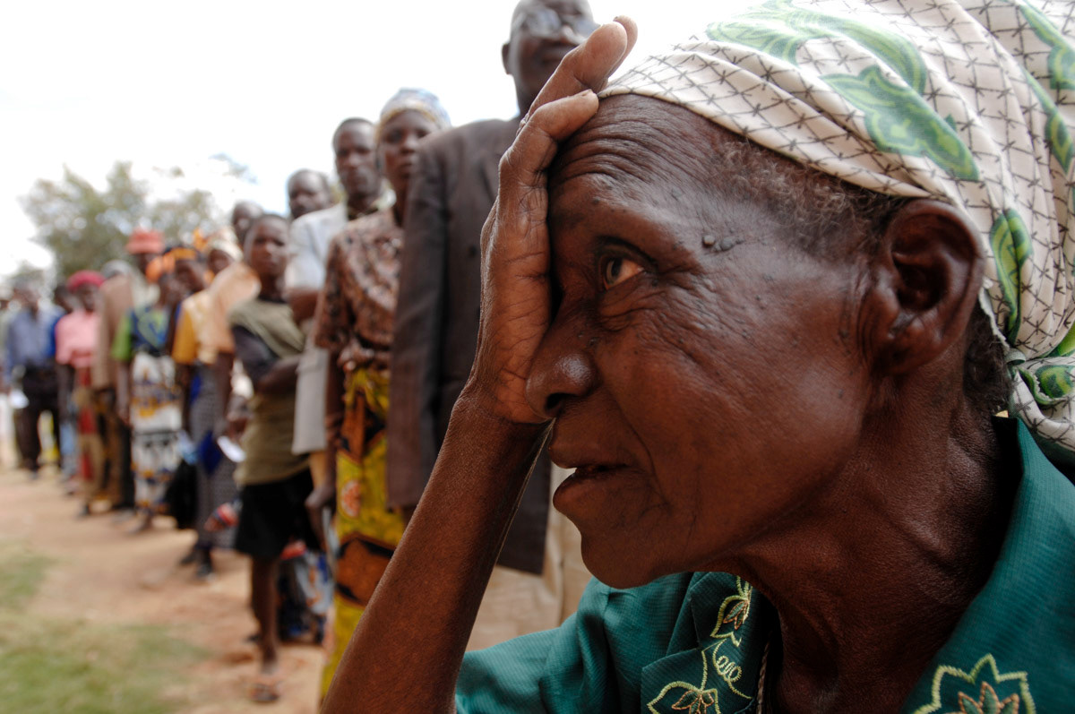 A Malawian woman has her eyes tested at a bi-annual screening in her community. Cataract, glaucoma and conjuntivitis are the most common eye conditions.