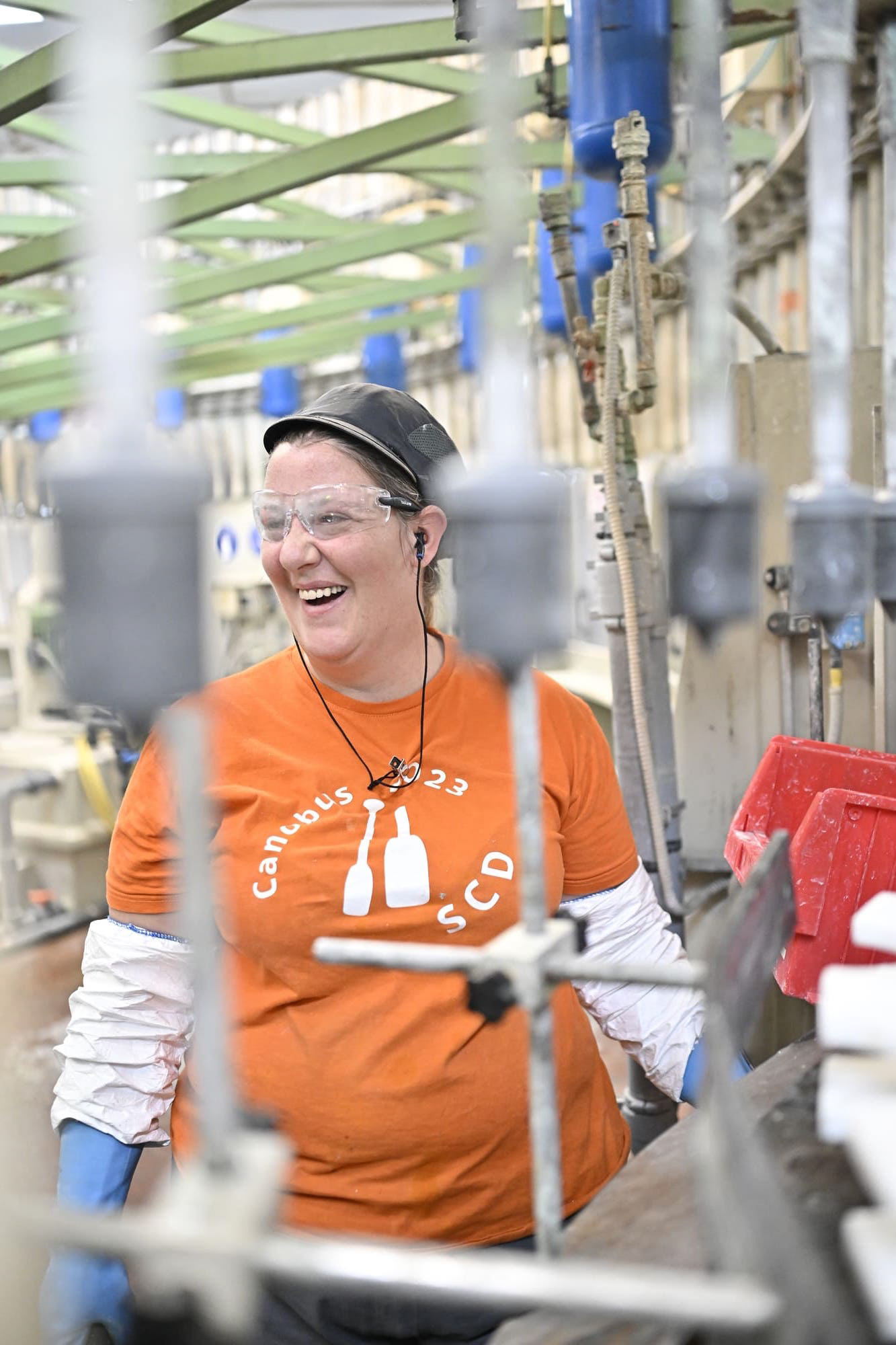 Reportage photo usine auprès des artistes du satinage. Ouest France.