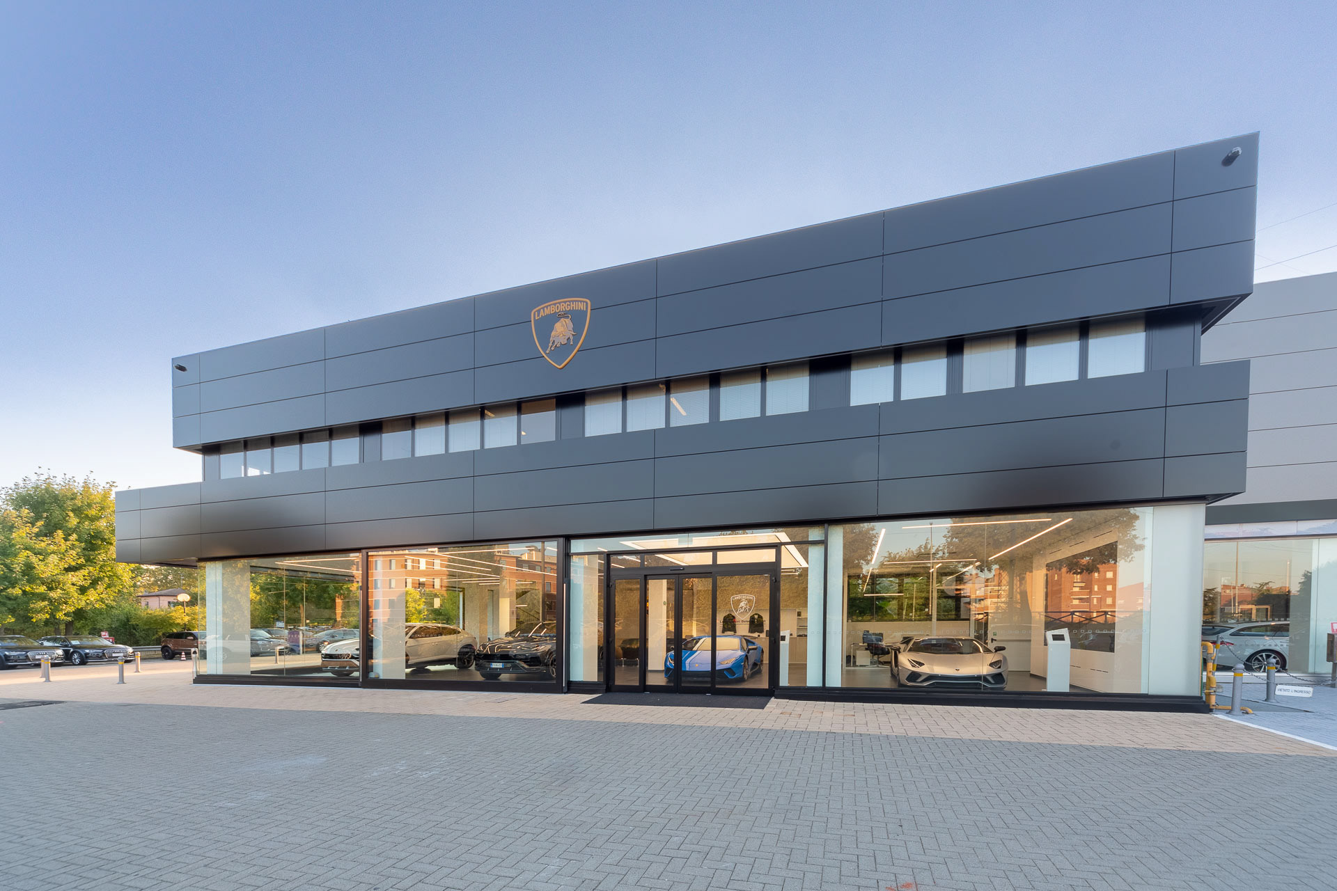 Lorenzo Piano Fotografo - Fotografia di Interni e Architettura per il Business - Lamborghini Bologna