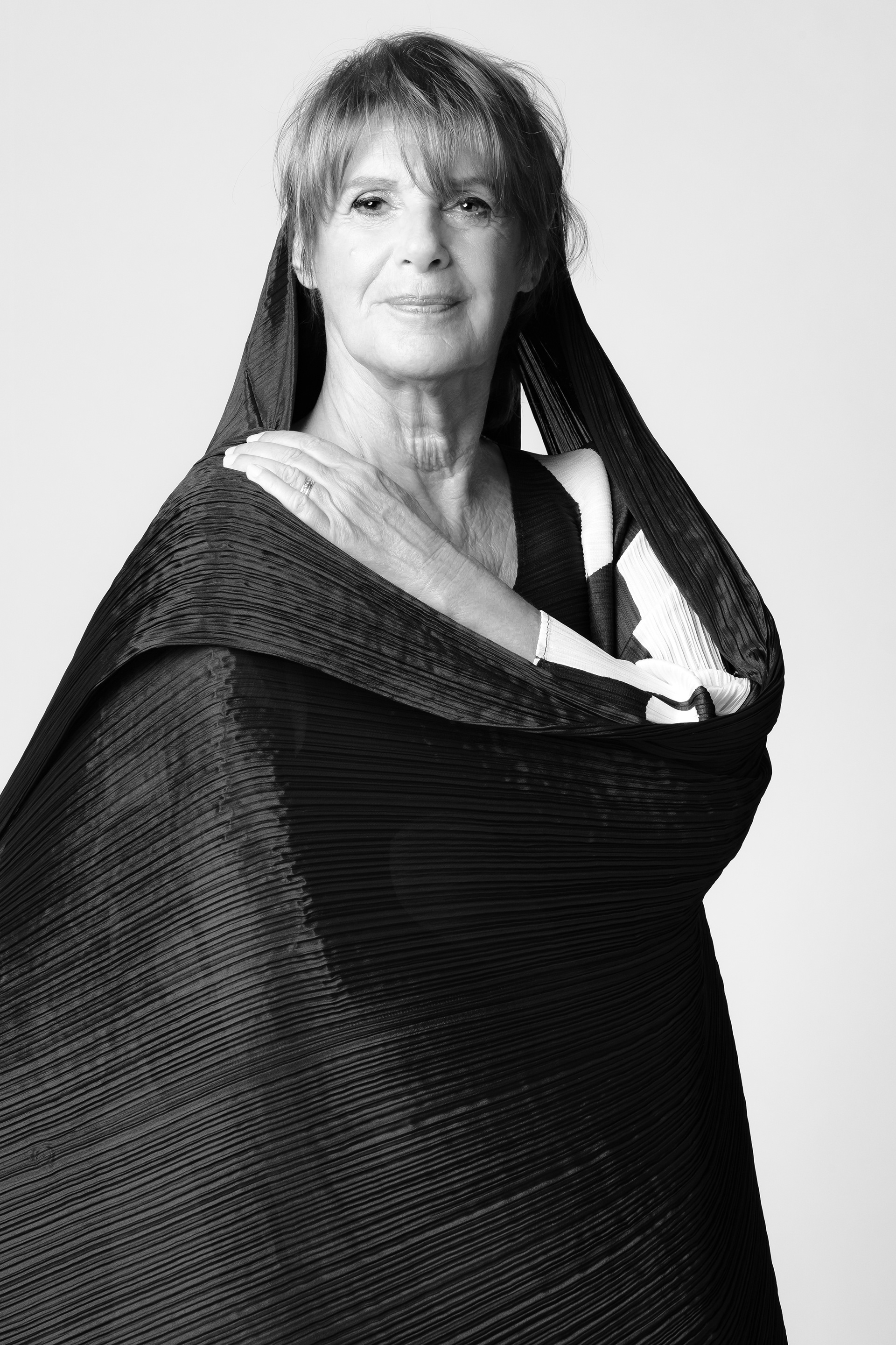 Ritratto di Lella Costa nelle vesti della "Vedova Socrate"