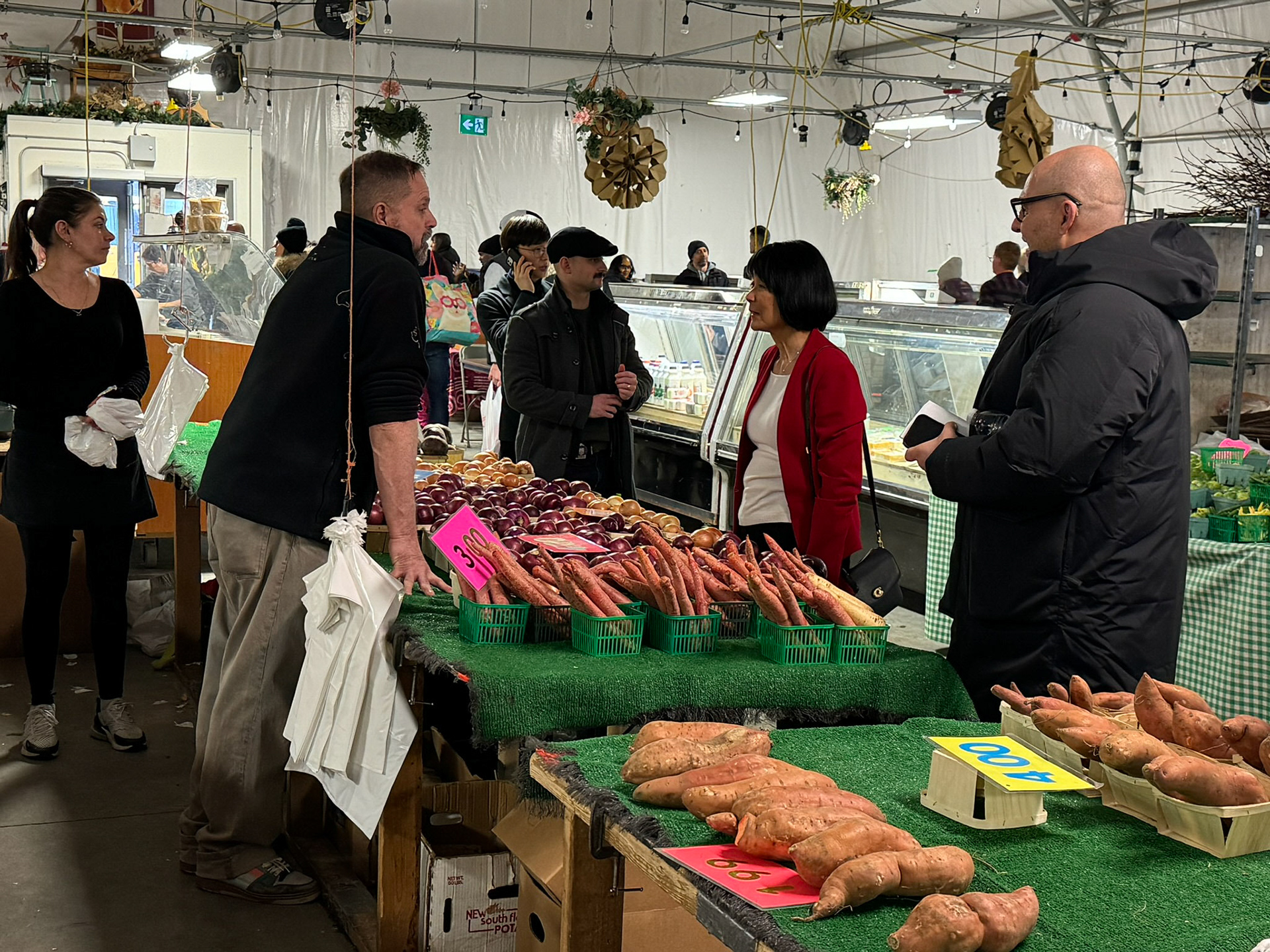 Mayor Olivia Chow visits the Farmers Market on The Esplanade