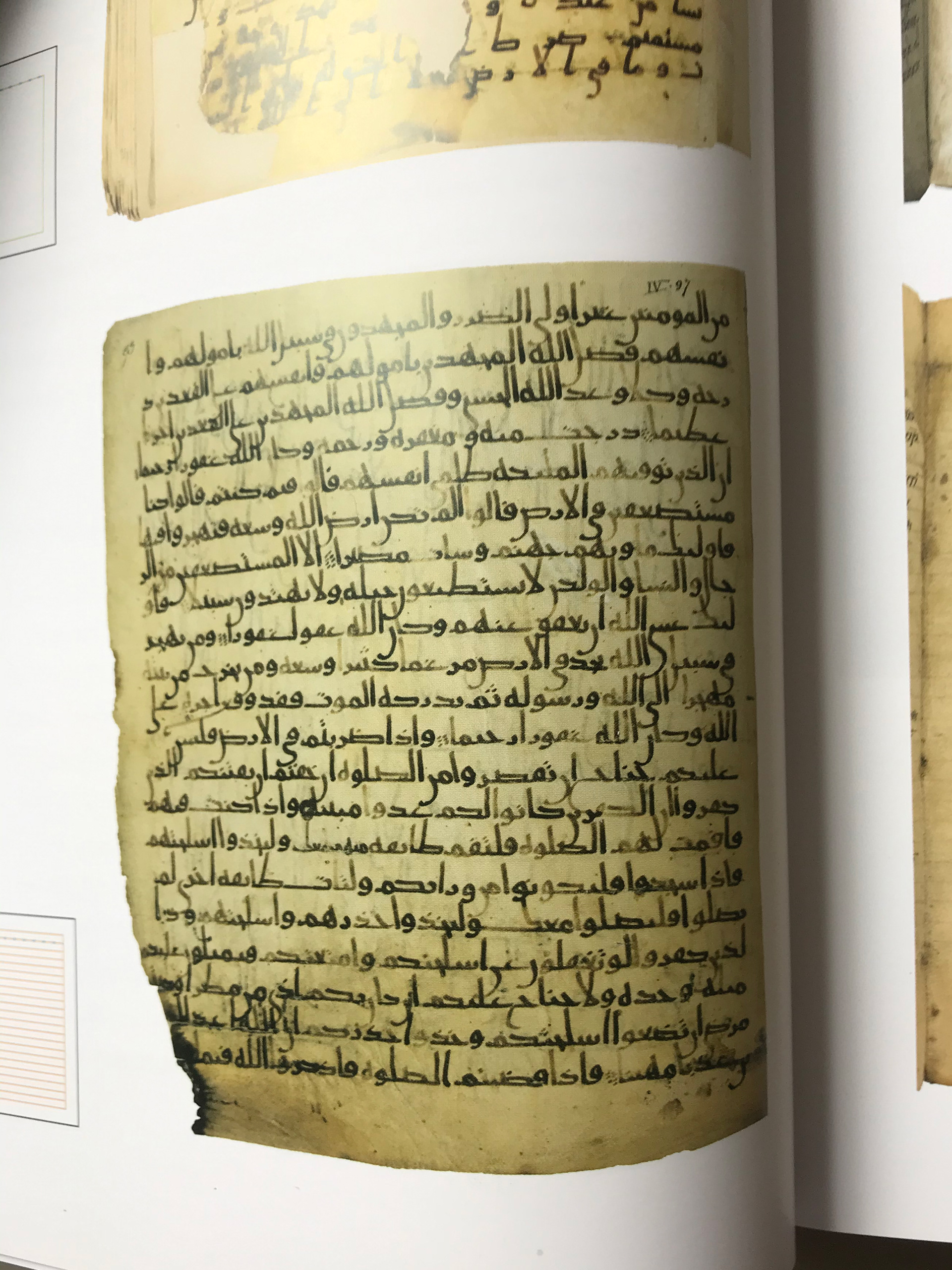 Quran written in unclassified style close to Hijazi -The Raise of Islamc calligraphy Book