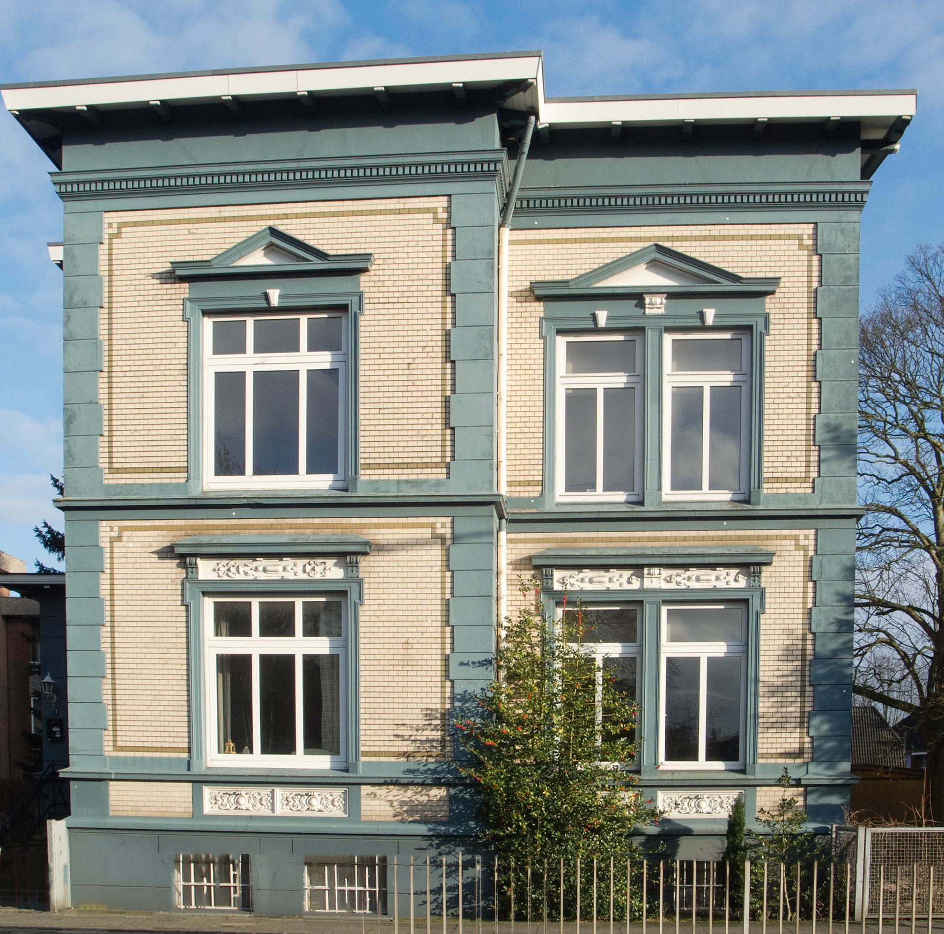 53°21'38" N 10°12'22" E