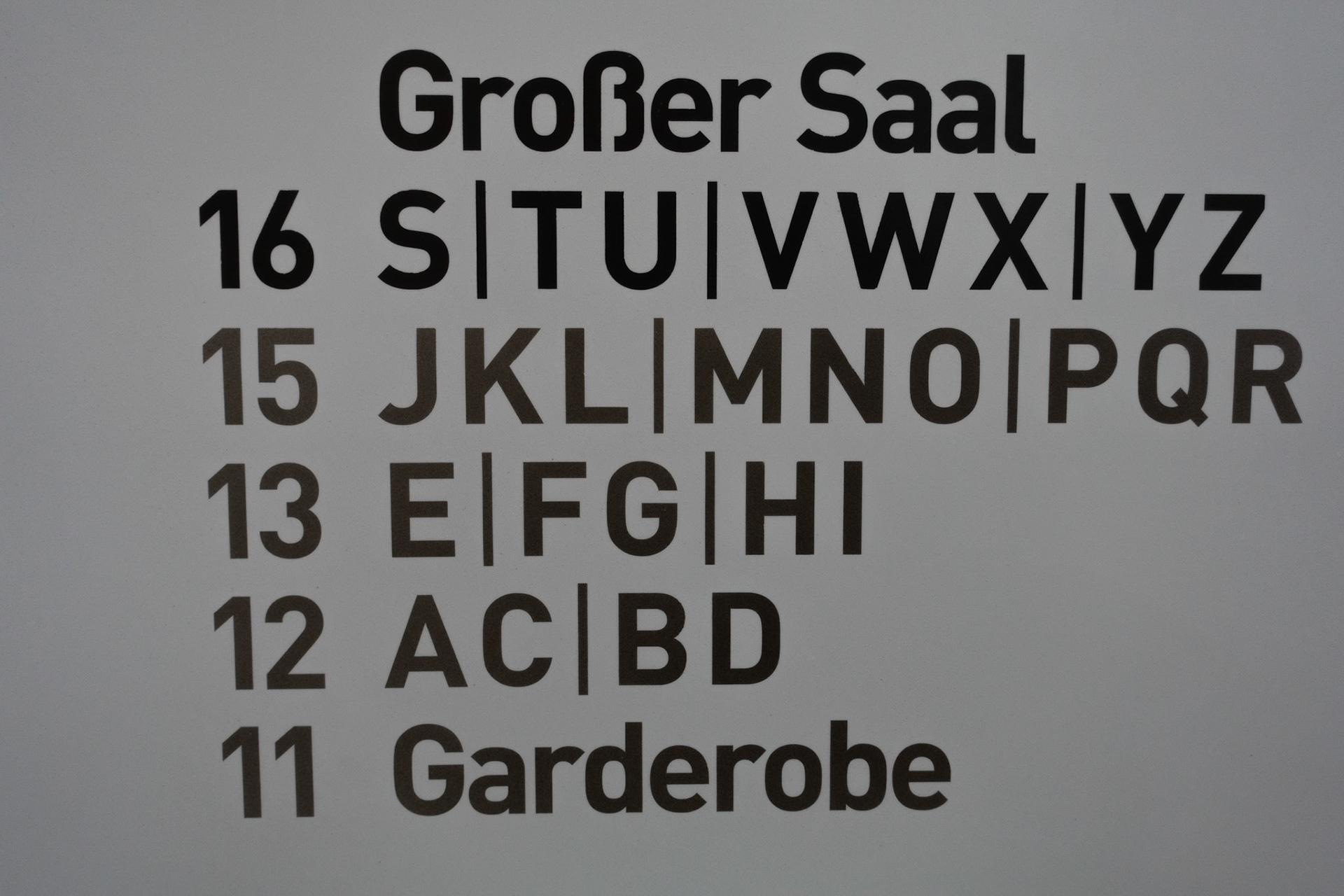 Elbphilharmonie,Saal,>Typographie