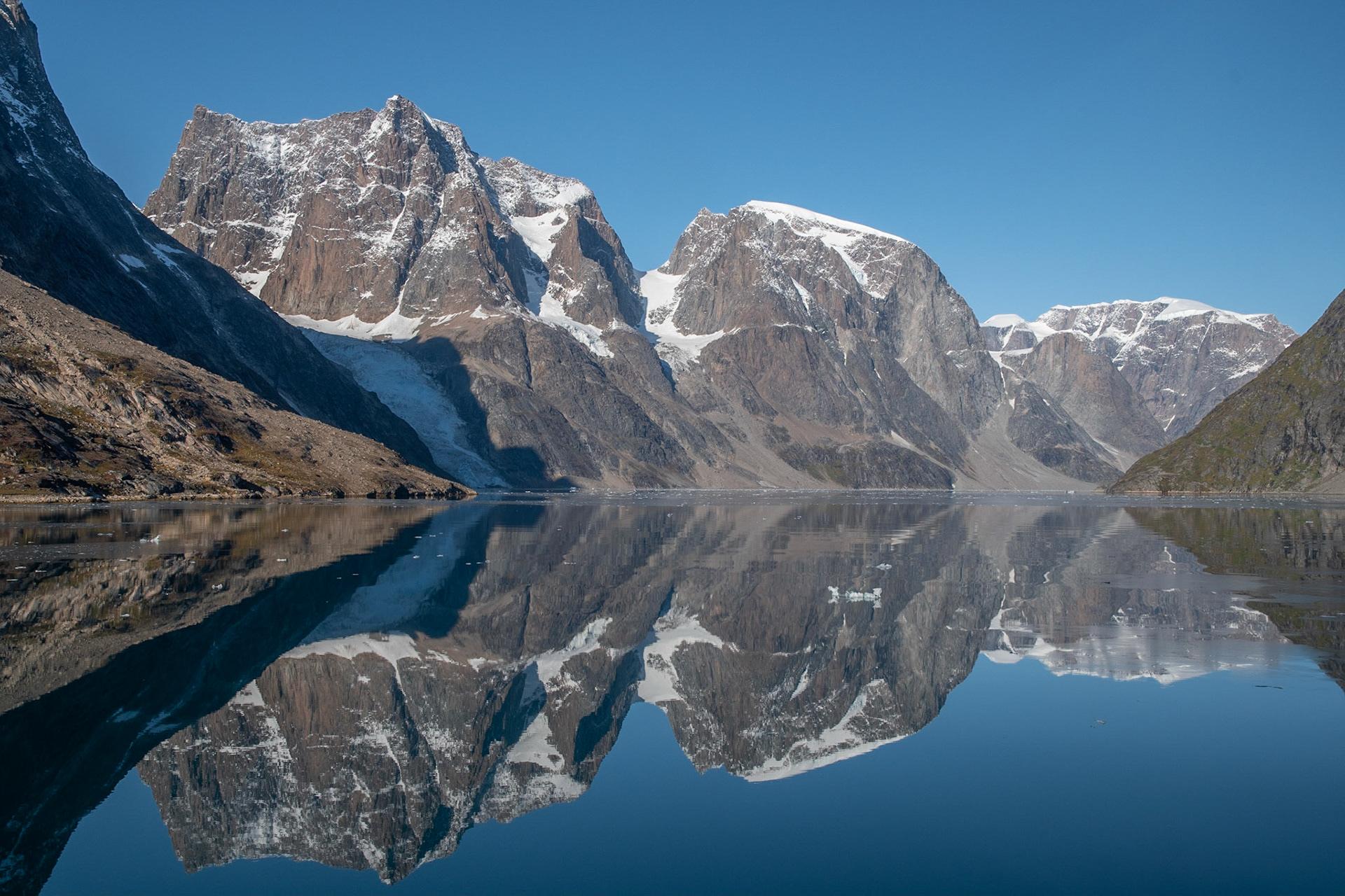 Spiegelungen Im  Skjoldungensund