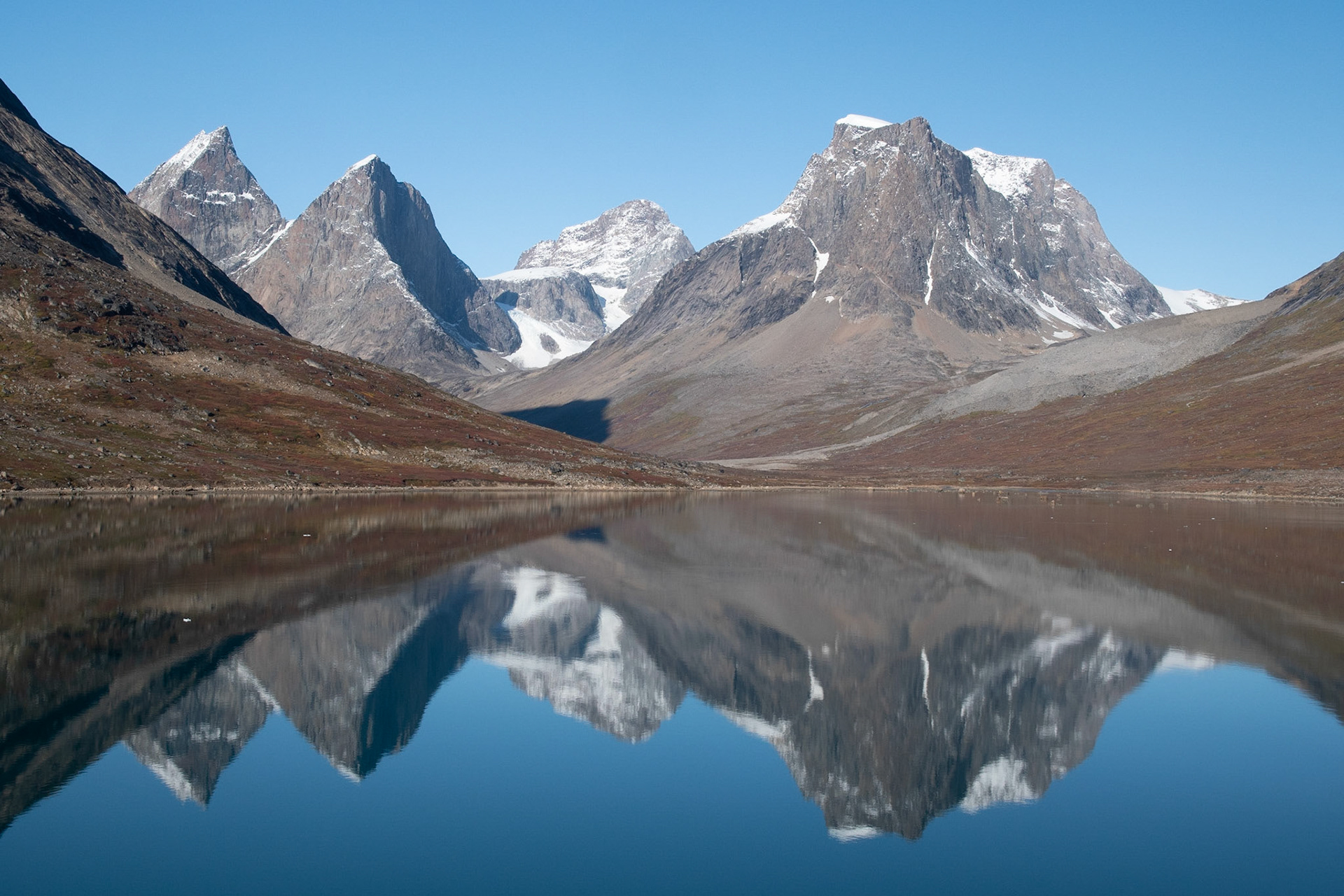 Spiegelungen Im  Skjoldungensund-