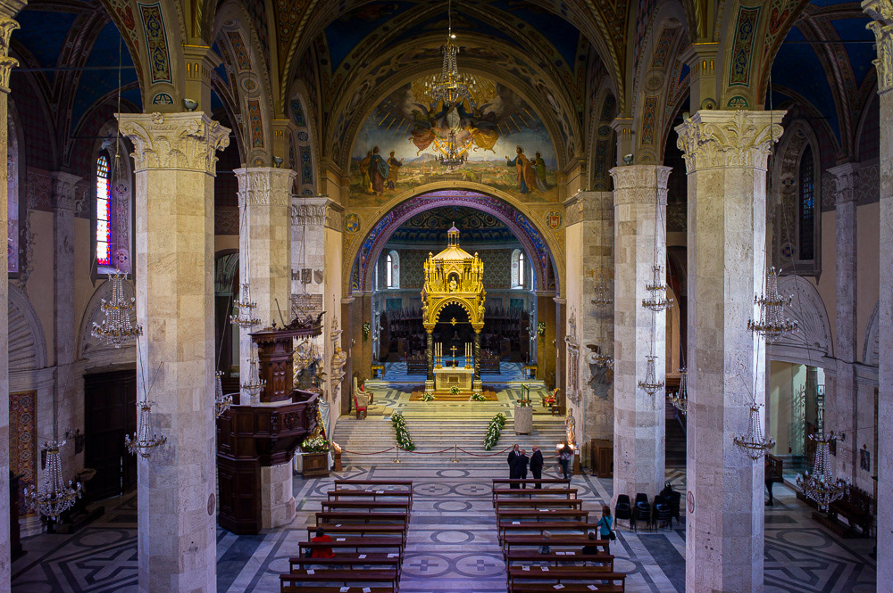 Interno della Cattedrale di Sant'Emidio