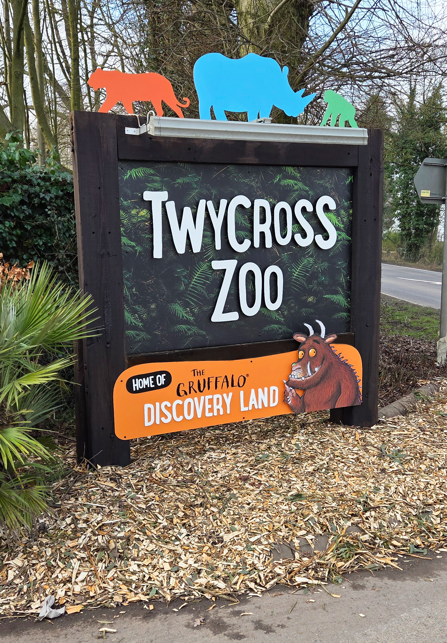 Main entrance of Twycross Zoo