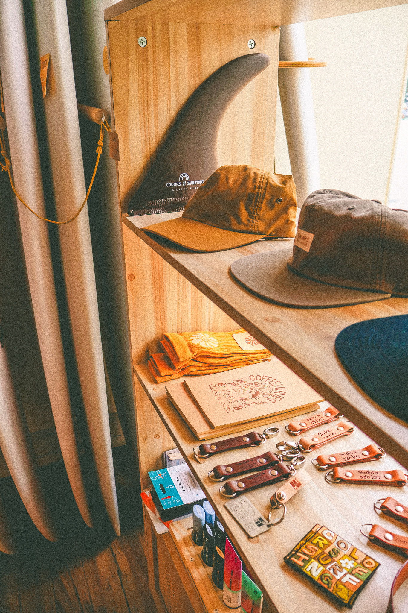 colors of surfing shop