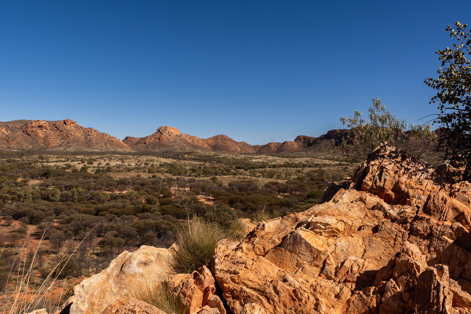 From inside Gosse Bluff .........the base is some 5km across so it is hard to capture the scale of the circular crater