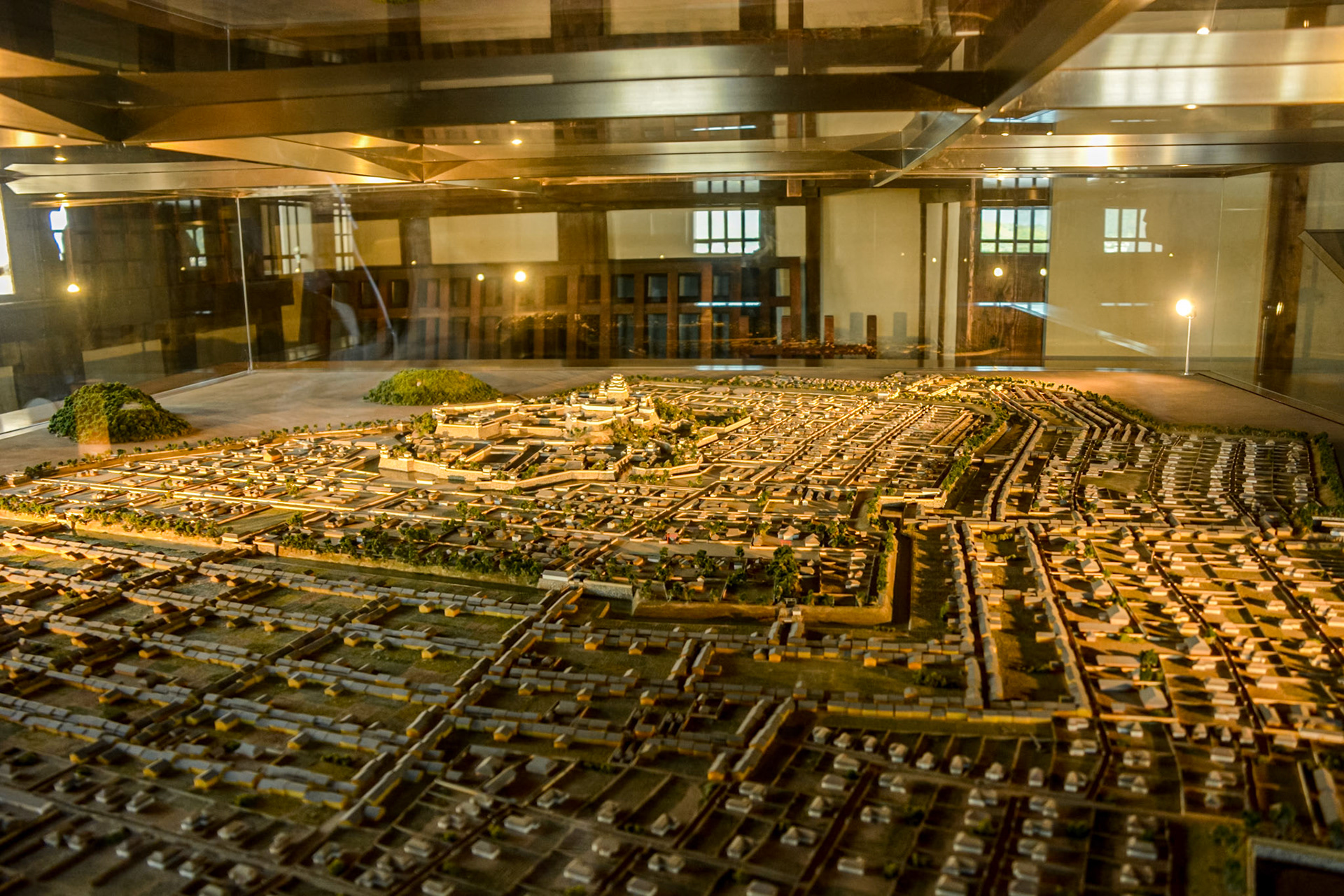 A scale model of the city and Himeji Castle.