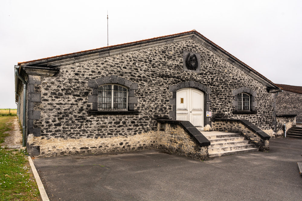 Ageing takes place in oak barrels of the Limousin type, during which the alcohol evaporates (the angels' share) and blackens the walls of the cellars.