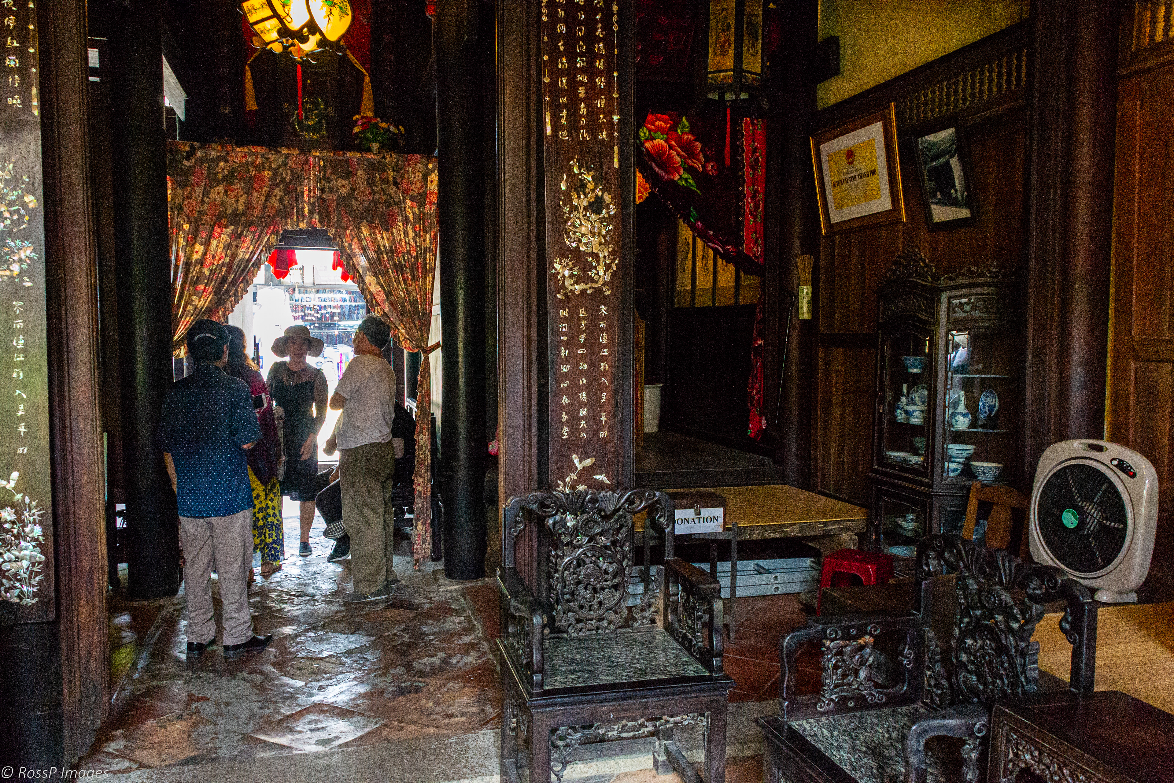 In 1908, the front of the house was converted into a shop selling Chinese medicine.