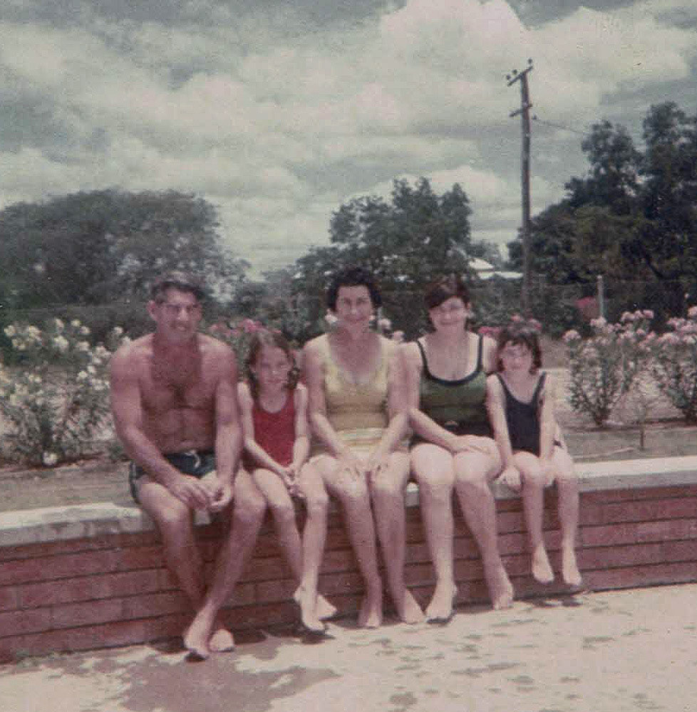 Bill, JUlie, Pat, Cheryl and Leanne at the Emerald Swimming Pool - 10-11-67