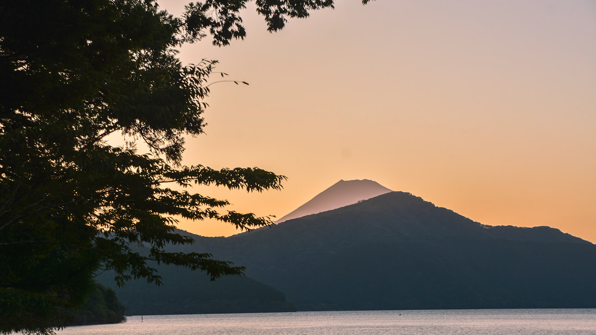 Lake Ashinoko sunset with Mt Fuji in the background.
