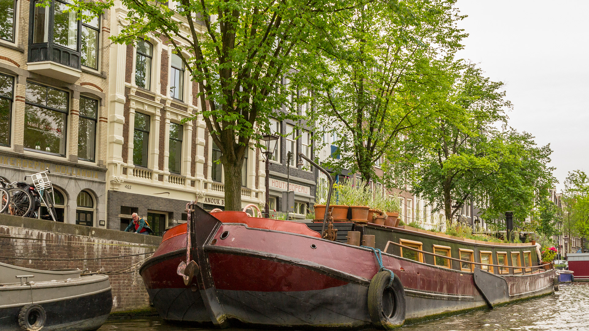 Gardening, canal boat style.