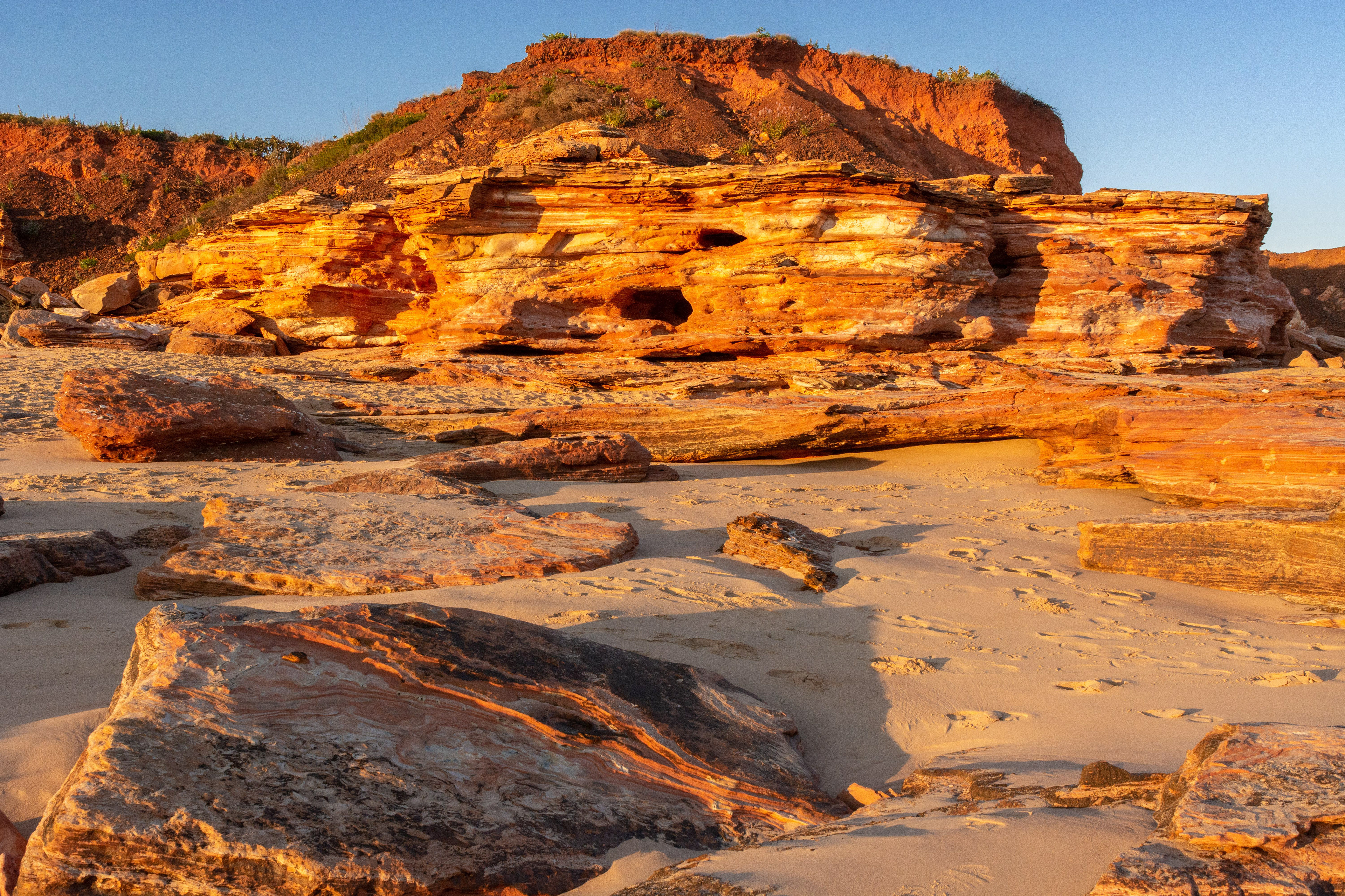 .................. Rock colour and form