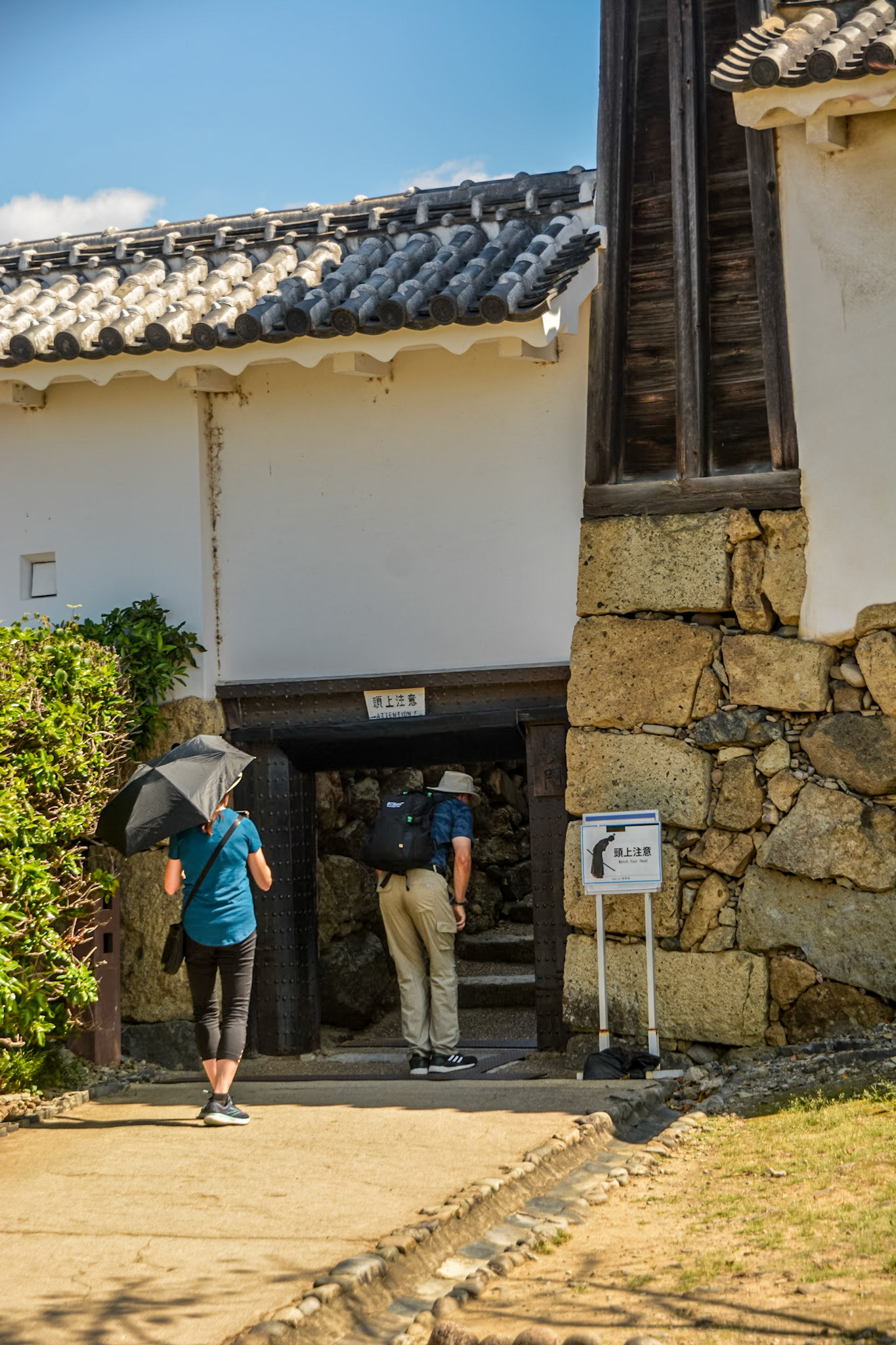 A low entrance to the main keep (daitenshu) - "Mind your head".