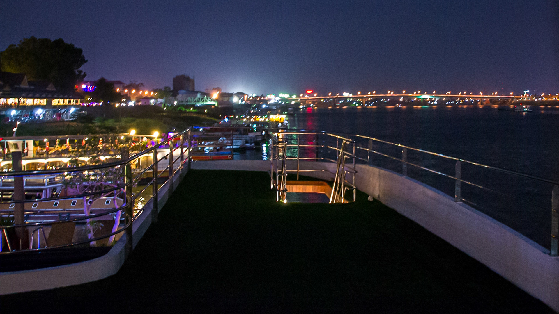 Phnom Penh night lights.
