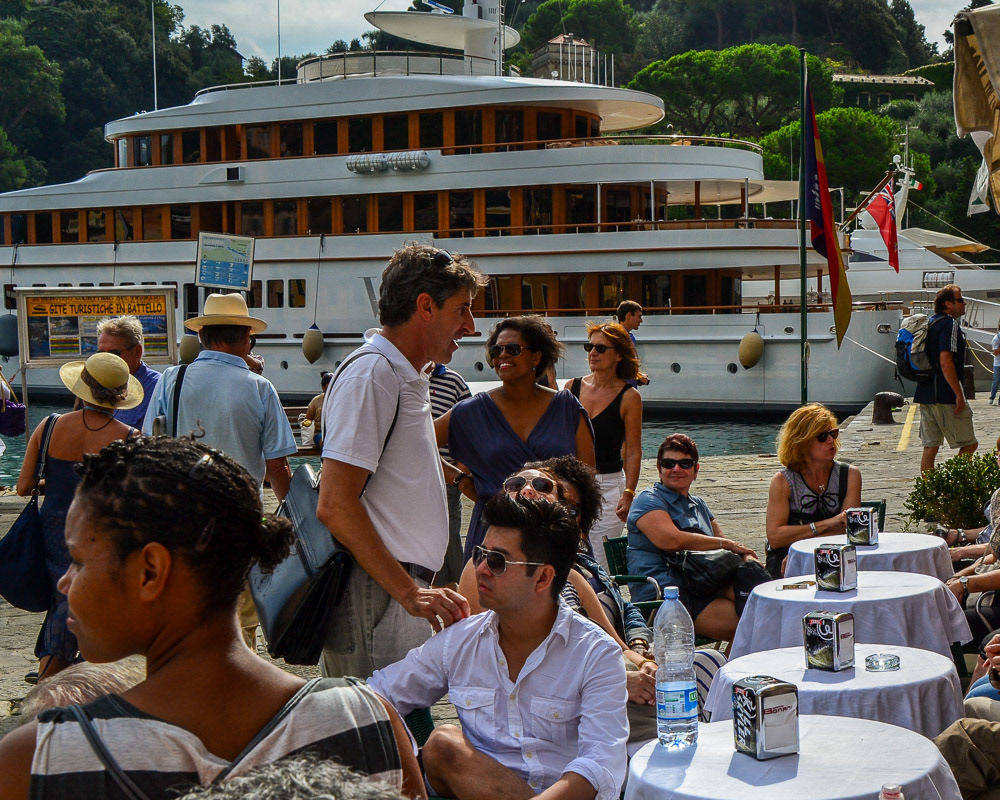 Mingling with the beautiful people at harbour side cafe.