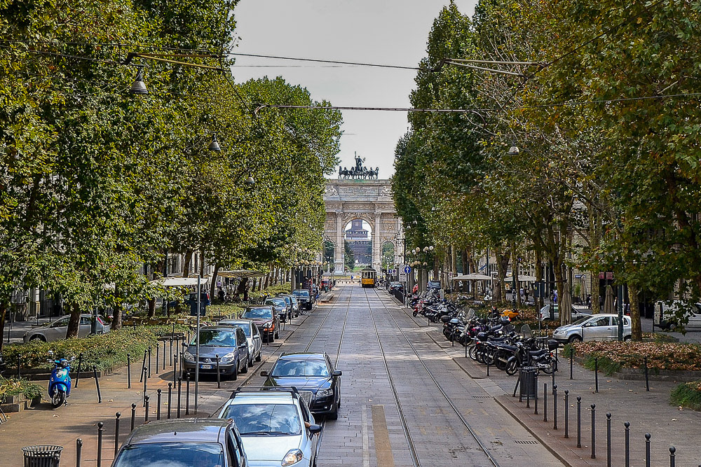 Porta Sempione - The Simplon Gate is located at the center of a wide round square known as "Piazza Sempione" (Simplon Square). It is adjacent to the Simplon Park, the main city park of Milan, which was designed with the explicit intent of providing panoramic views encompassing both the Arch and the nearby Sforza Castle.