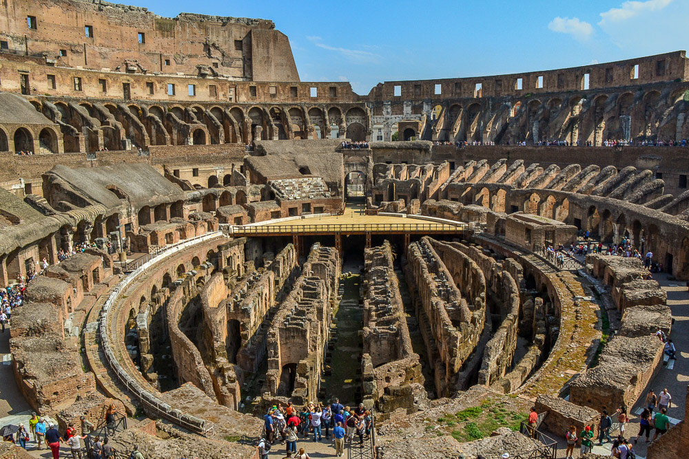 Below the ground were rooms with mechanical devices and cages containing wild animals. The cages could be hoisted, enabling the animals to appear in the middle of the arena.