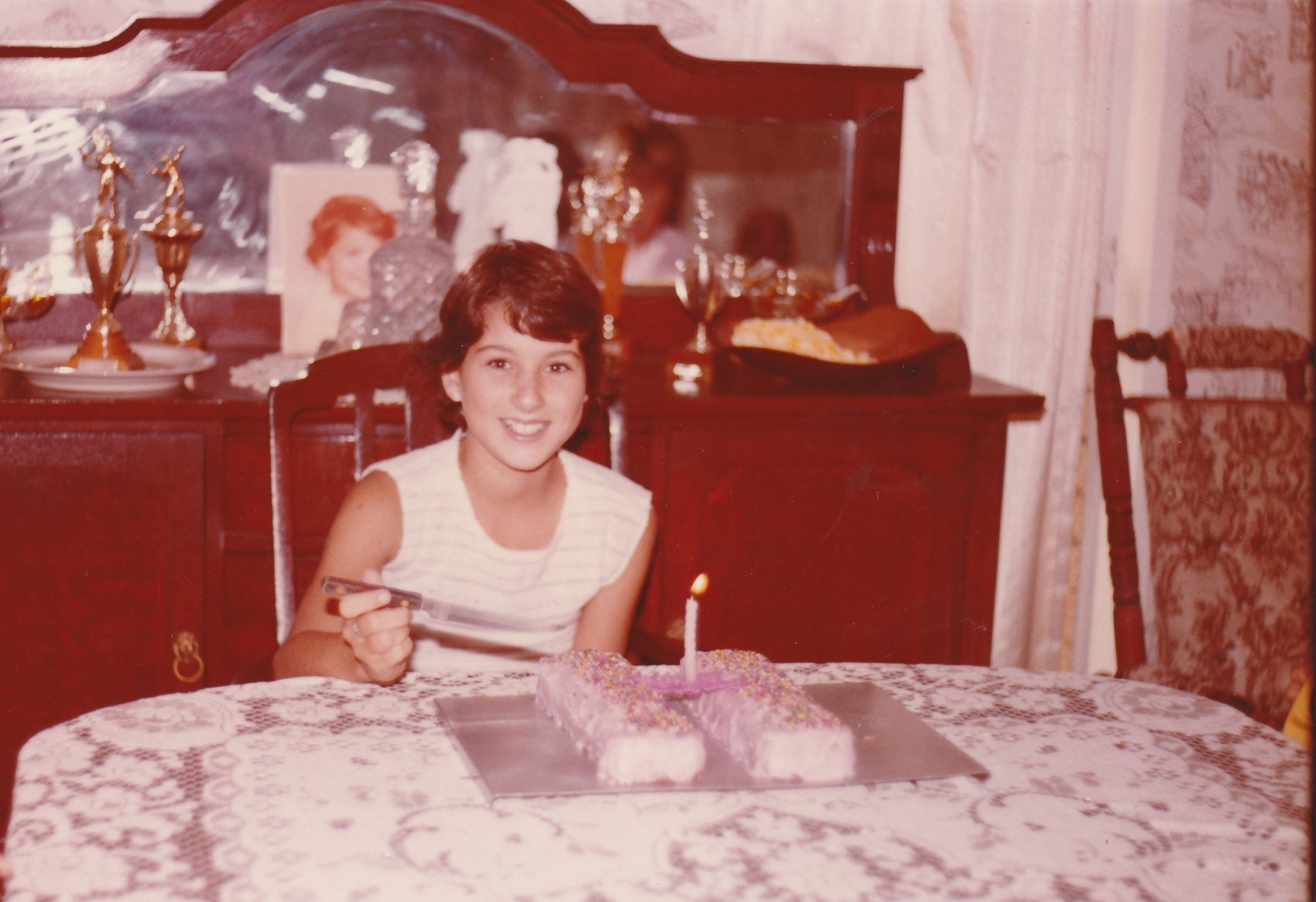 Tracy's 11th - cutting the cake