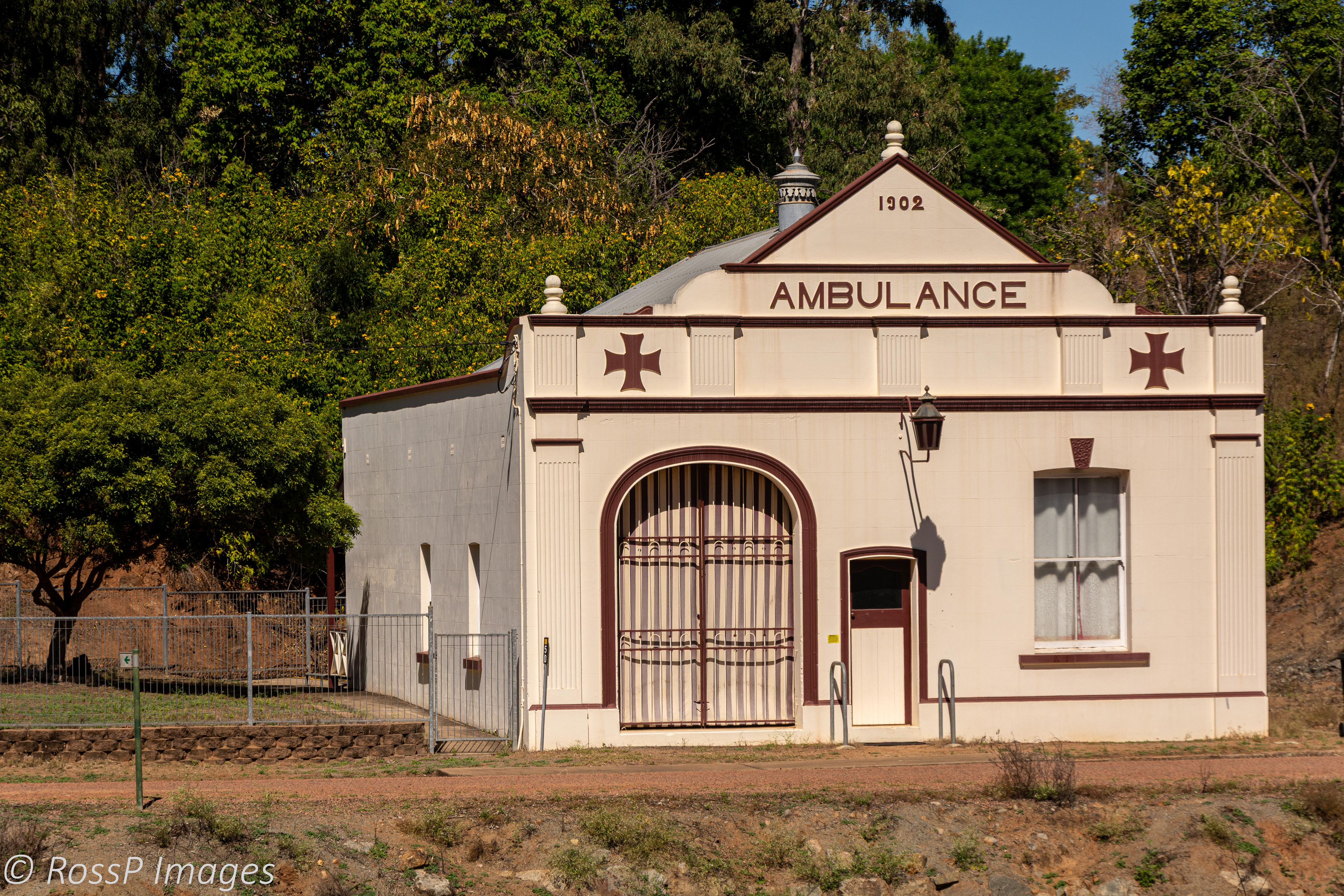 Ambulance building 1902.