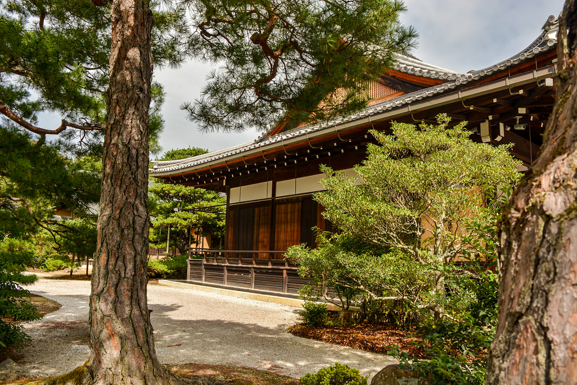 Other buildings of interest also lie with the temple grounds.