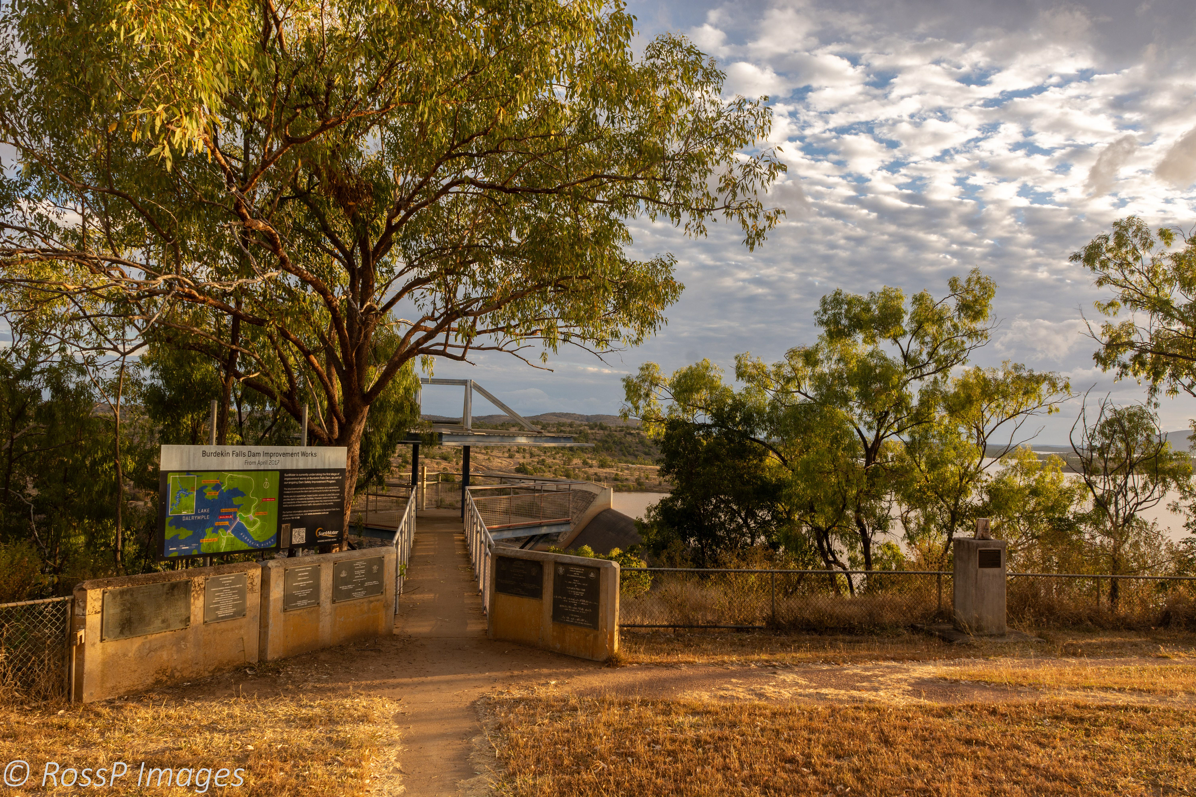 Burdekin Falls Dam lookout at the spillway.
