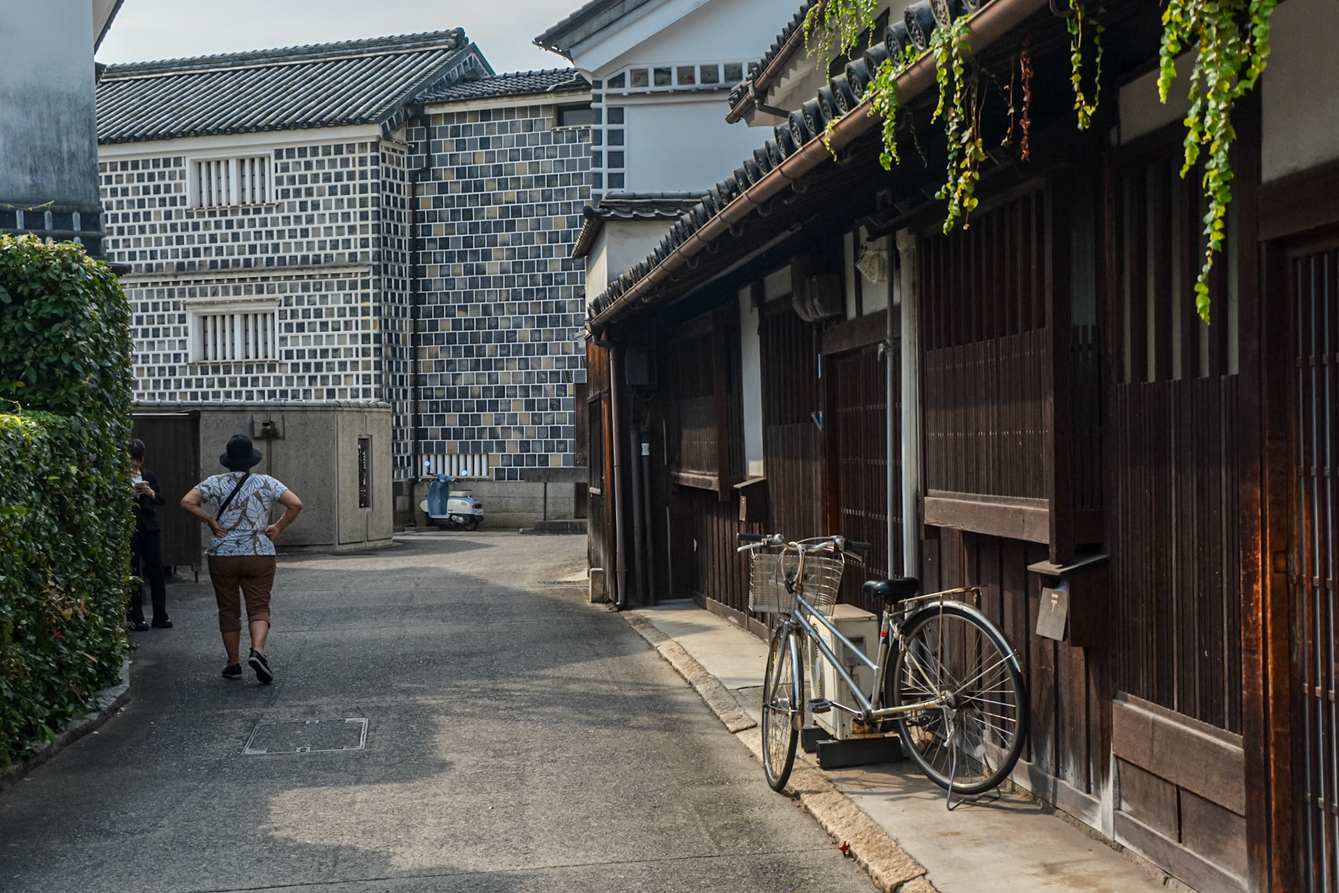 Many of the original storehouses with their distinctive grey and white trellis patterned walls remain in the Bikan Central District.