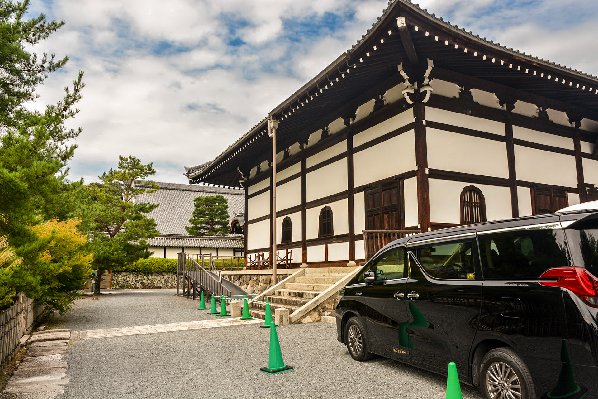 Tenryu-ji Temple teaching hall with Yosemune (hipped) roofline.