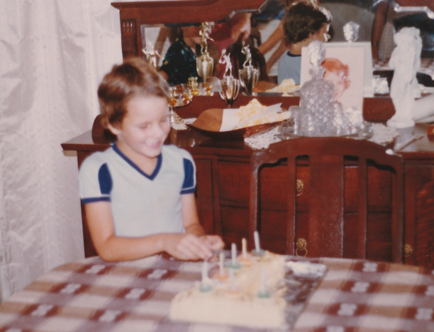 Matt's 5th birthday - cutting the cake