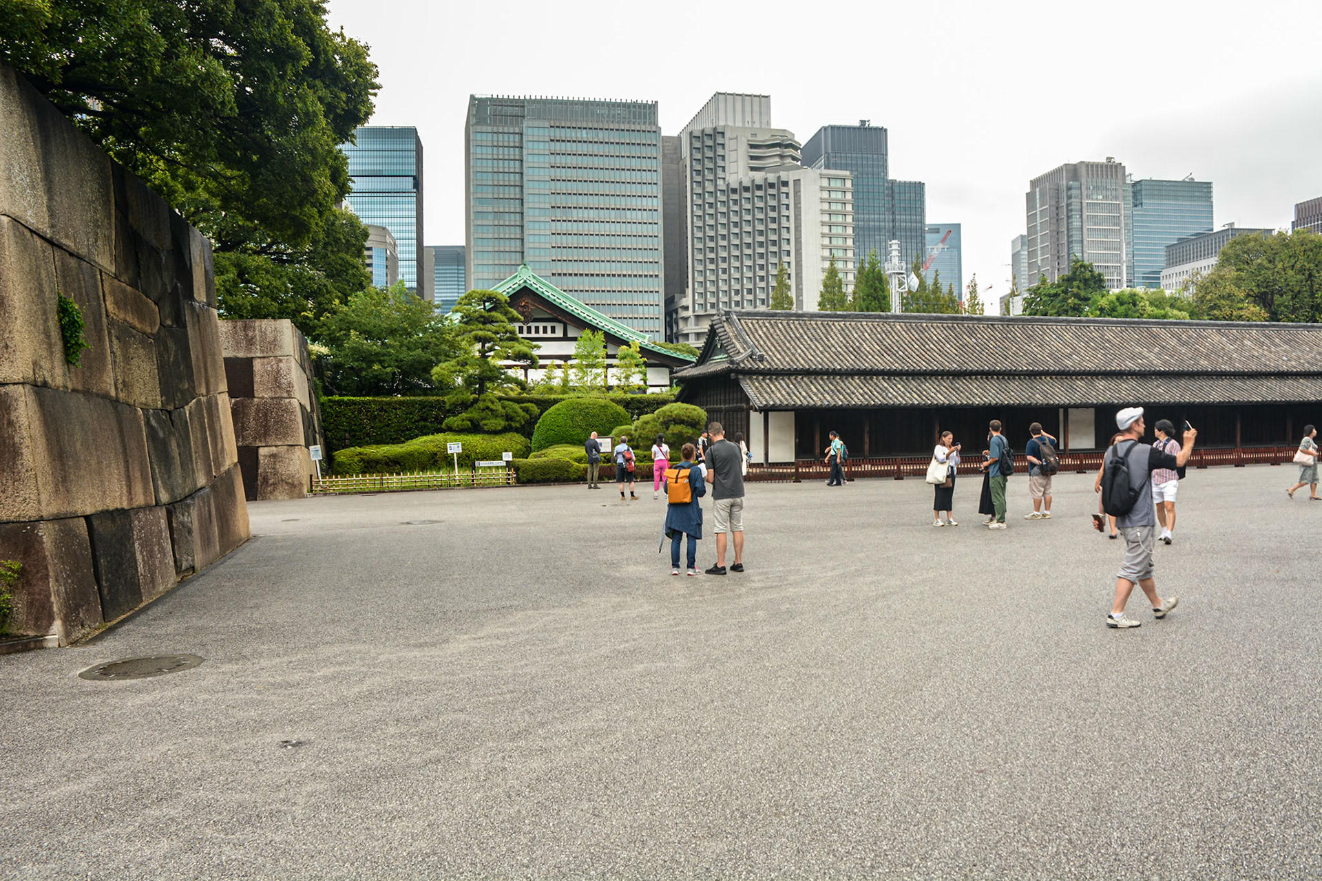 Hyakunin Bansho (guard house) with a city backdrop.