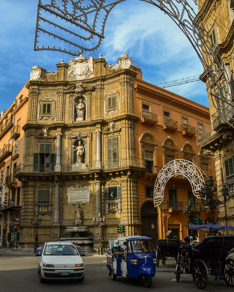 Quattro Canti, officially known as Piazza Vigliena. This Baroque facade at the north-east corner of the two principal streets in Palermo, Via Maqueda and Corso Vittorio Emanuele.