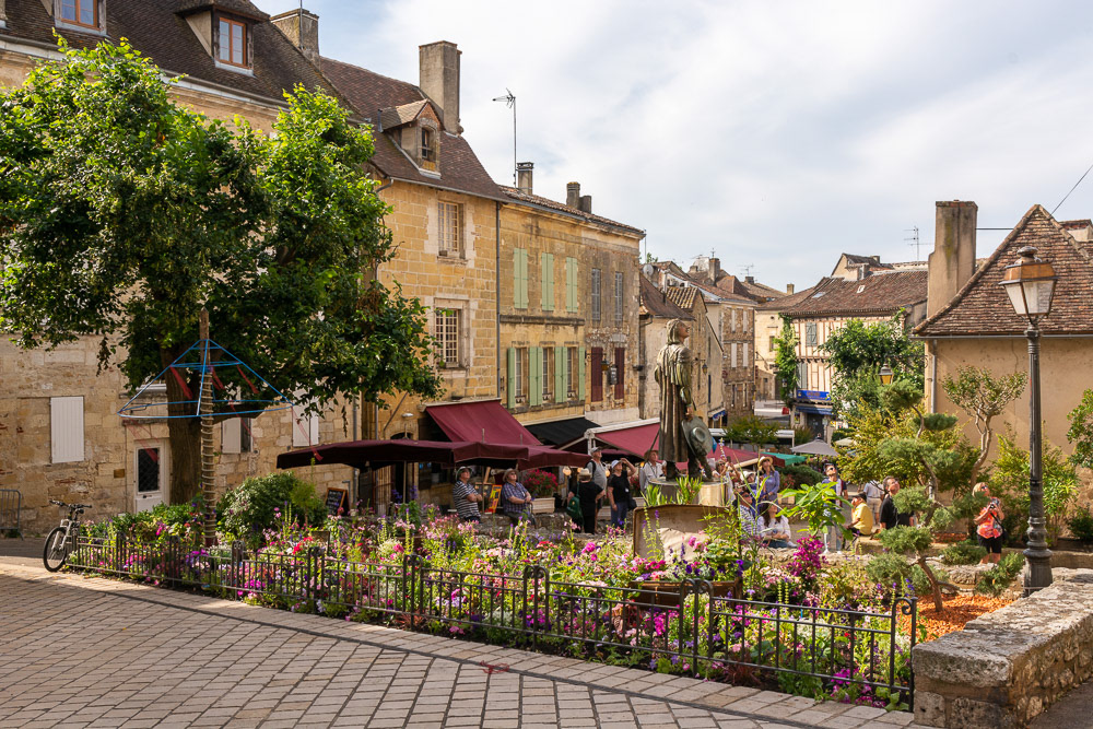Place Pelissiere with the "new" statue of Cyrano de Bergerac at its centre. Interestingly it is alleged he never even visited the region.