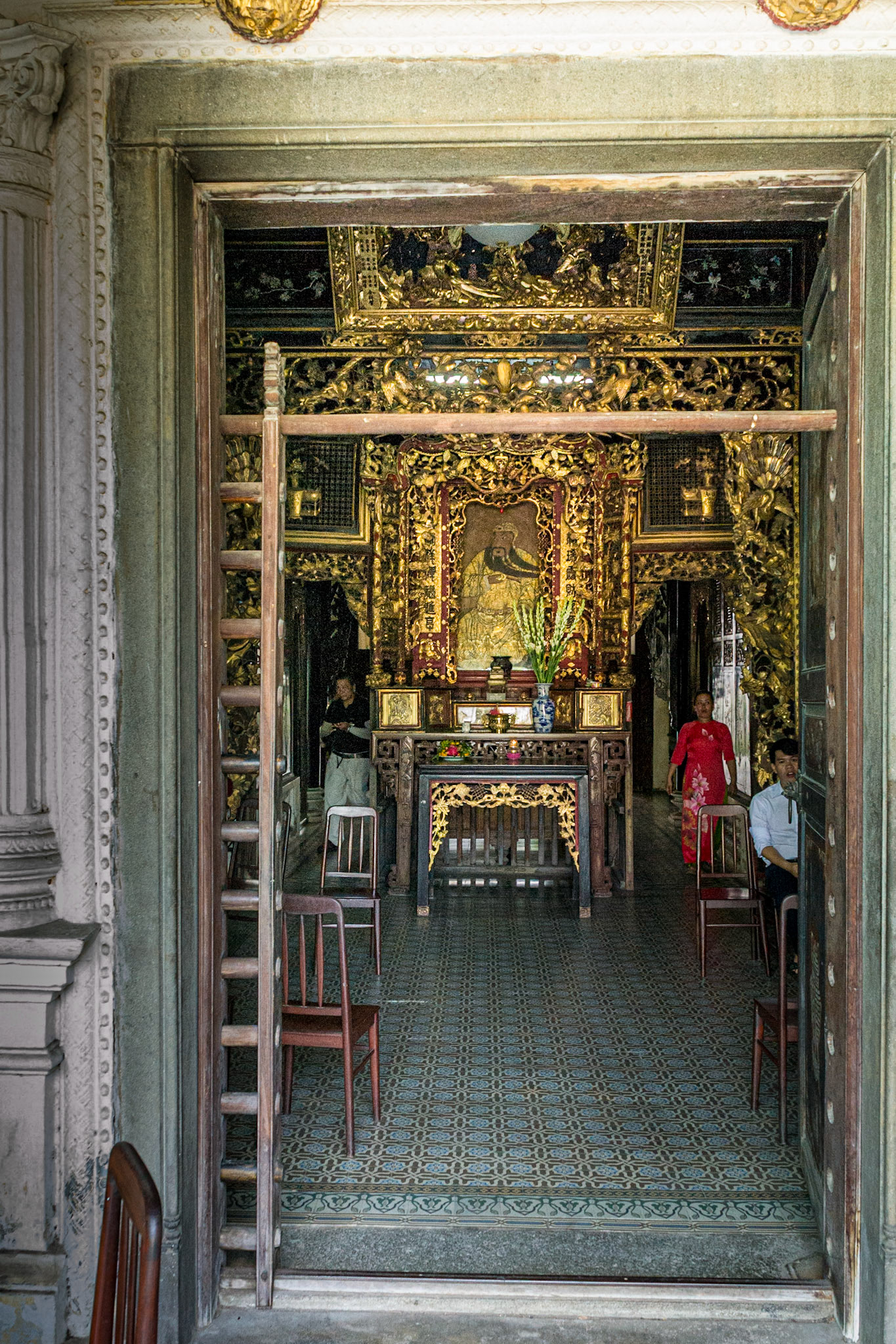 A glimpse of the ornate interior Huynh Thuy Le's house.