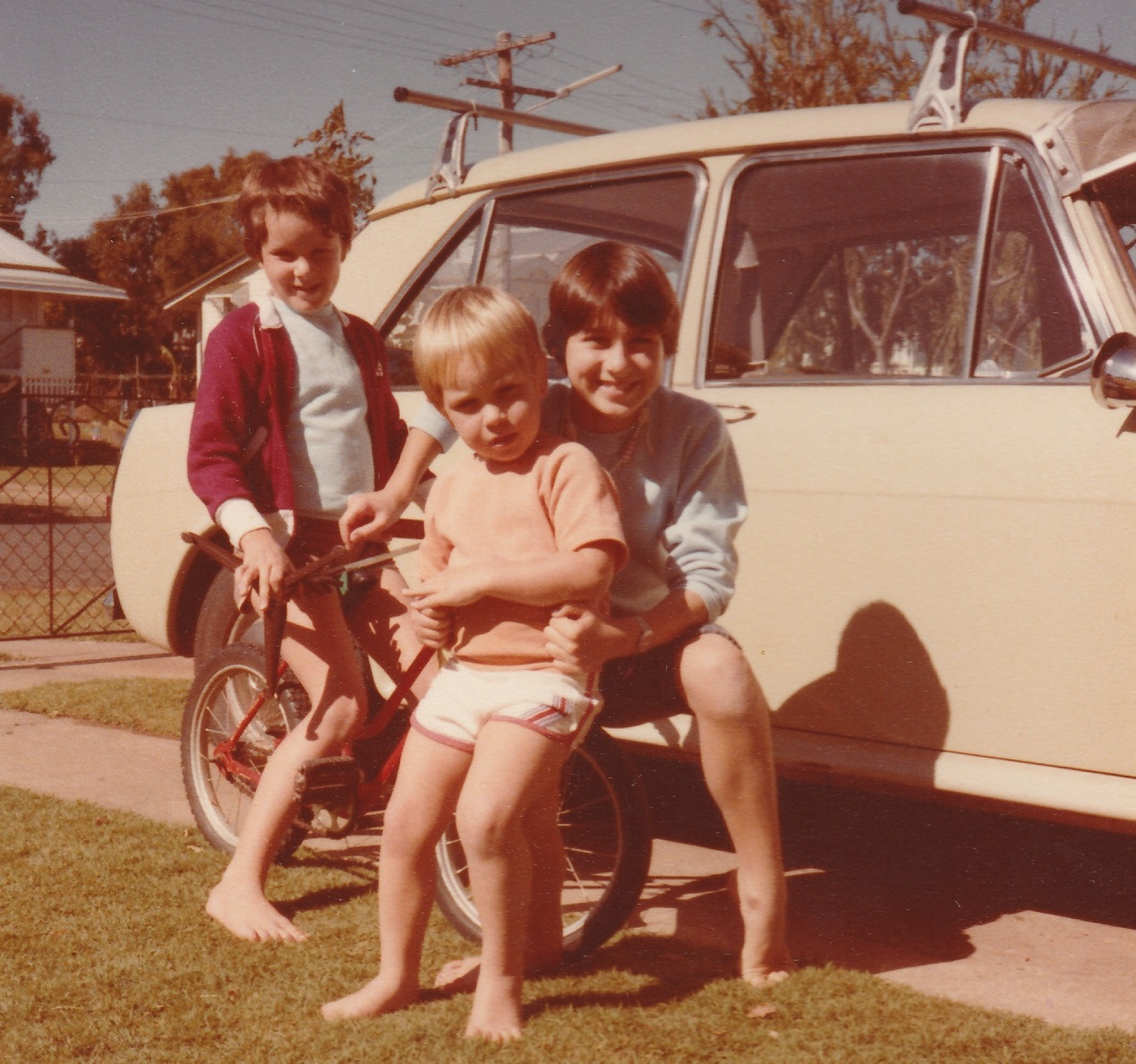 Matt, Tracy and Alex - Salamanca St beside Grandad (Ed's) Morris 1100