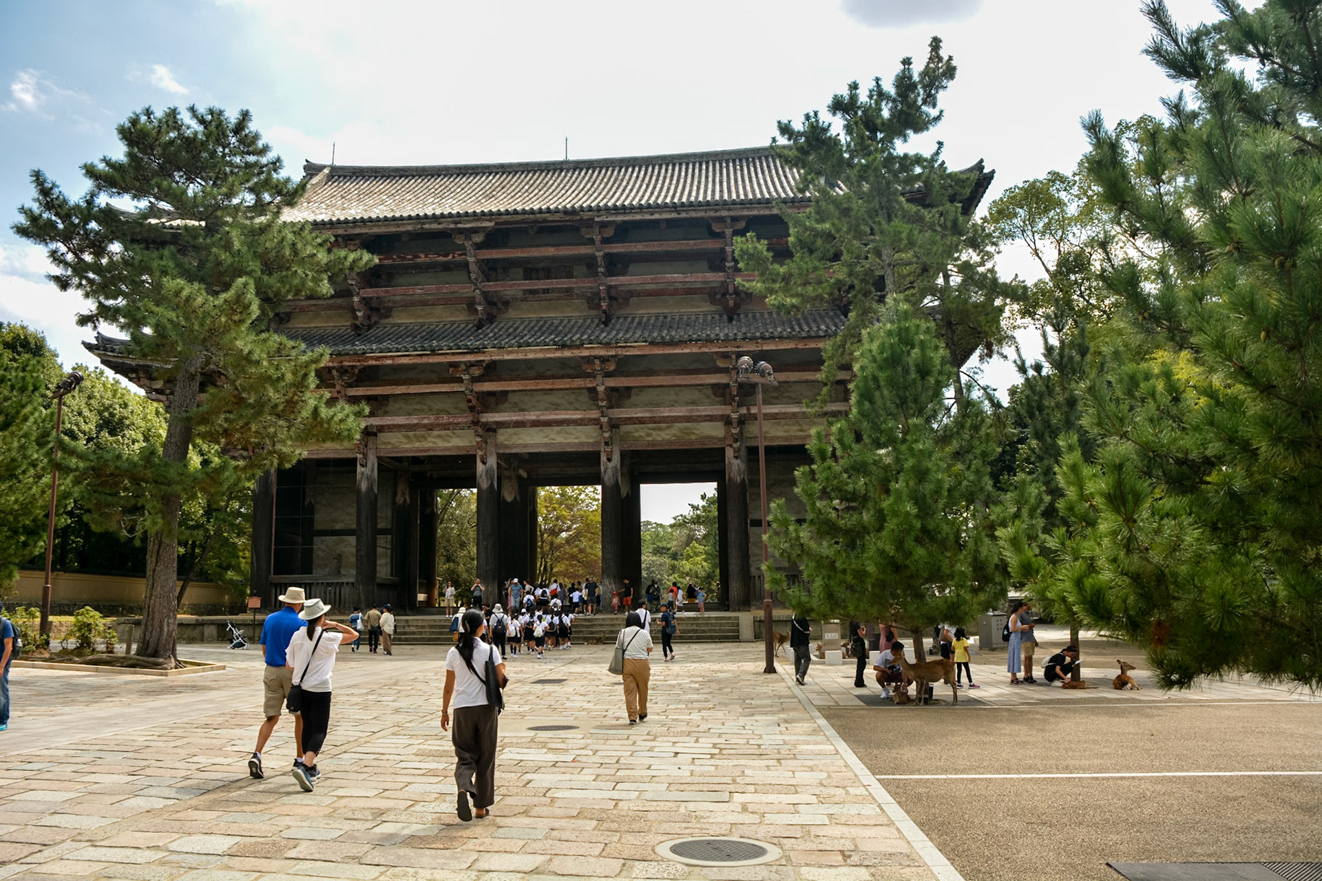 A view of the Nandaimon as you exit the park grounds.