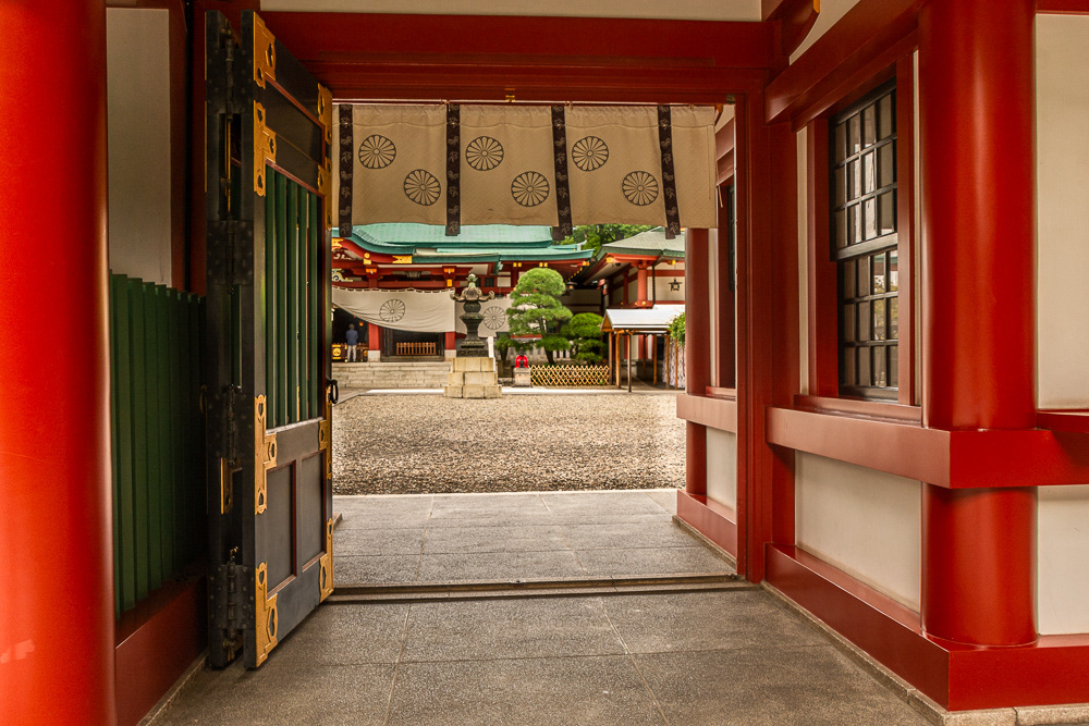 The main entry gate into the Hie Shinto Shrine.