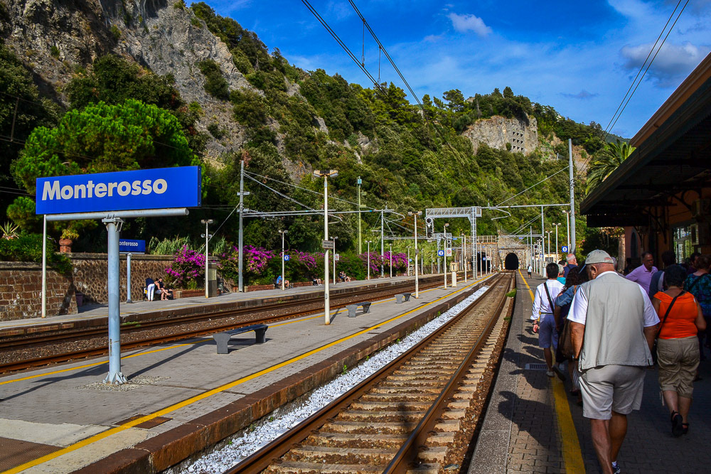 Waiting for our train back to Santa Margherita.