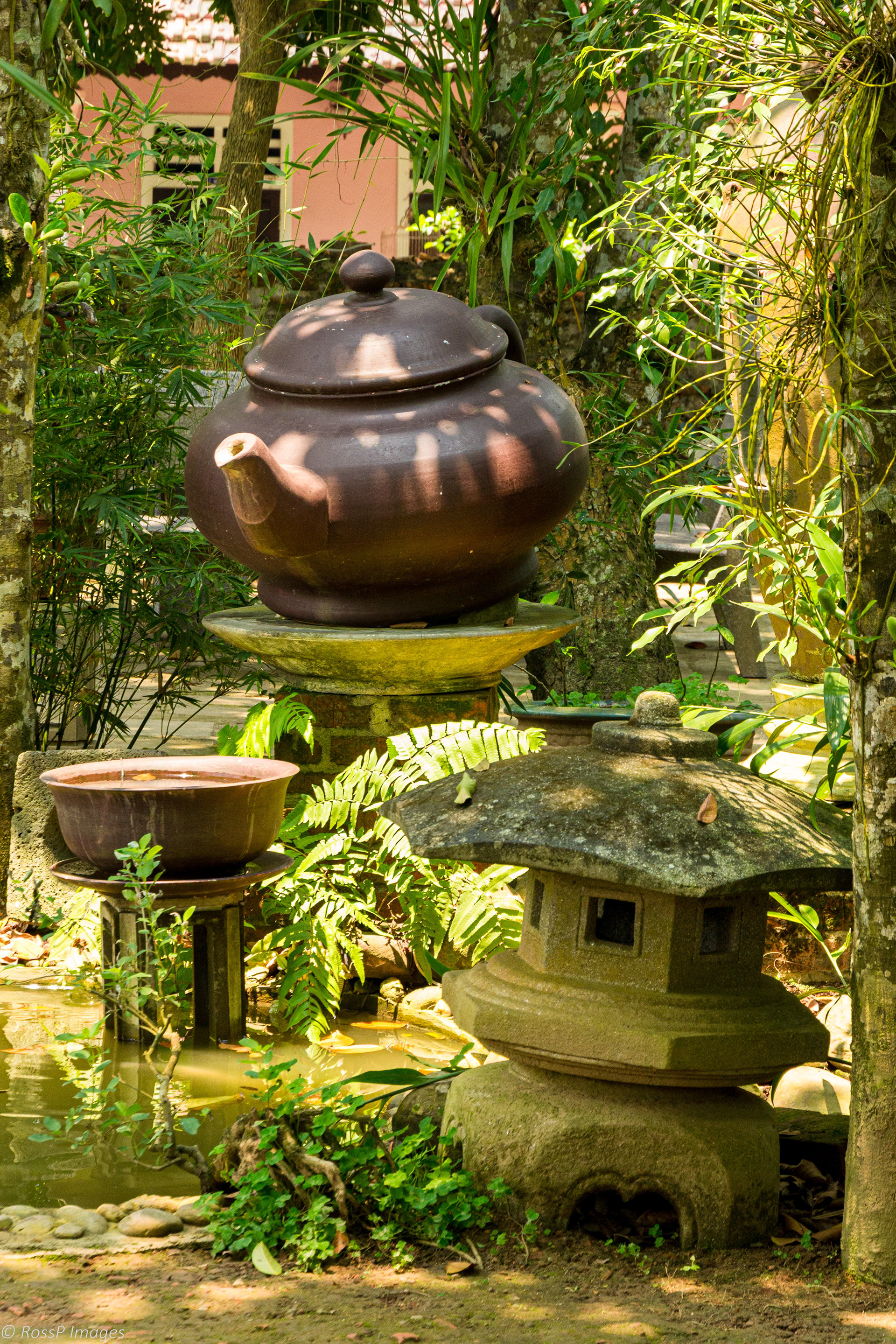 "I'm a little teapot"- Garden ornaments of Thien Mu grounds.