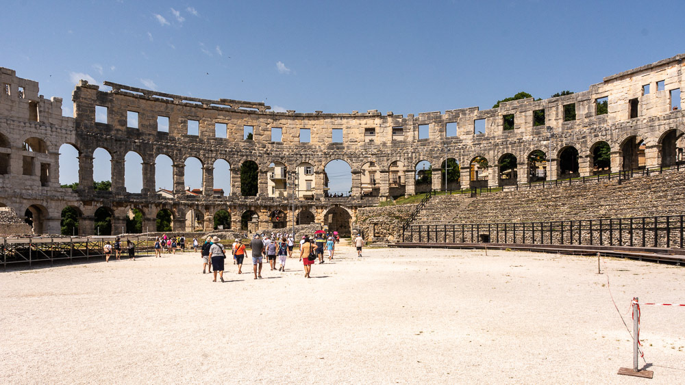 Inside the Arena - The exterior wall is constructed in limestone. The part facing the sea consists of three stories, the other side only two stories as the amphitheatre was built on a slope.