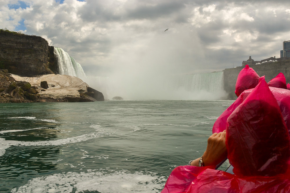 Horseshoe falls almost obscured by the mist.