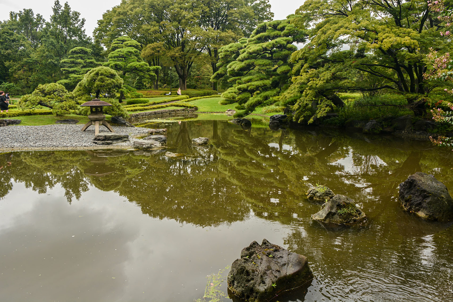 Ninomaru Water Gardens are expertly designed to mimic nature's naturally occurring ponds.
