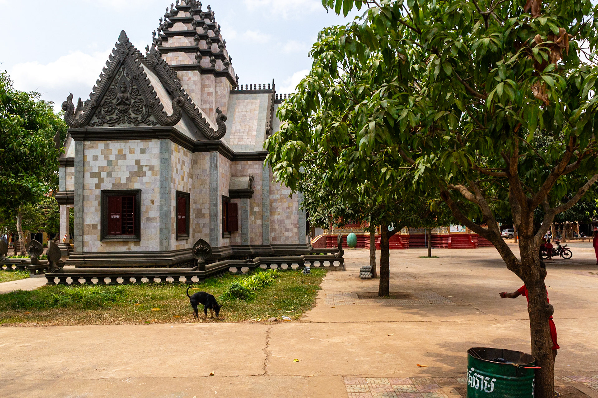 Animals have free range around the temple grounds.
