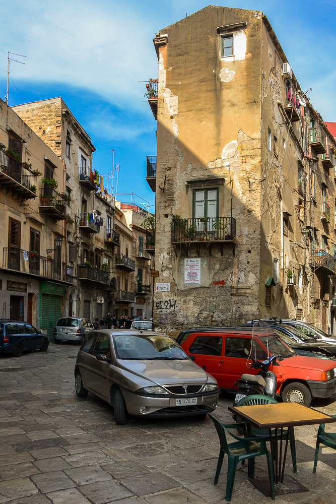 A side street in the old area of Palermo.