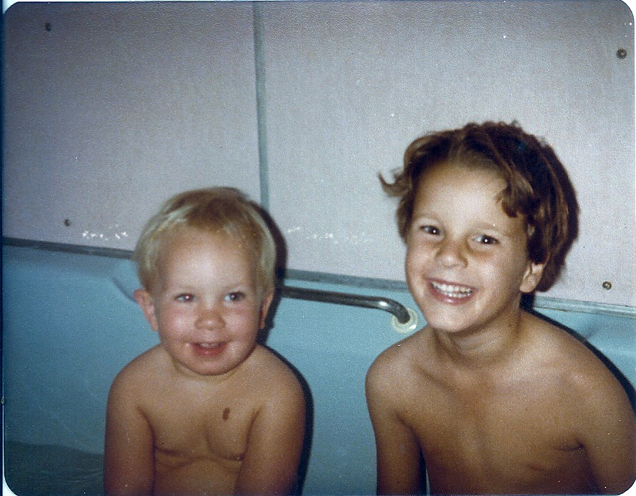 Matt and Alex - bath time at Grandma's place, Salamanca St.